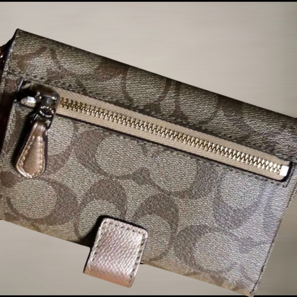 NEW Coach Wristlet - Picture 4 of 9